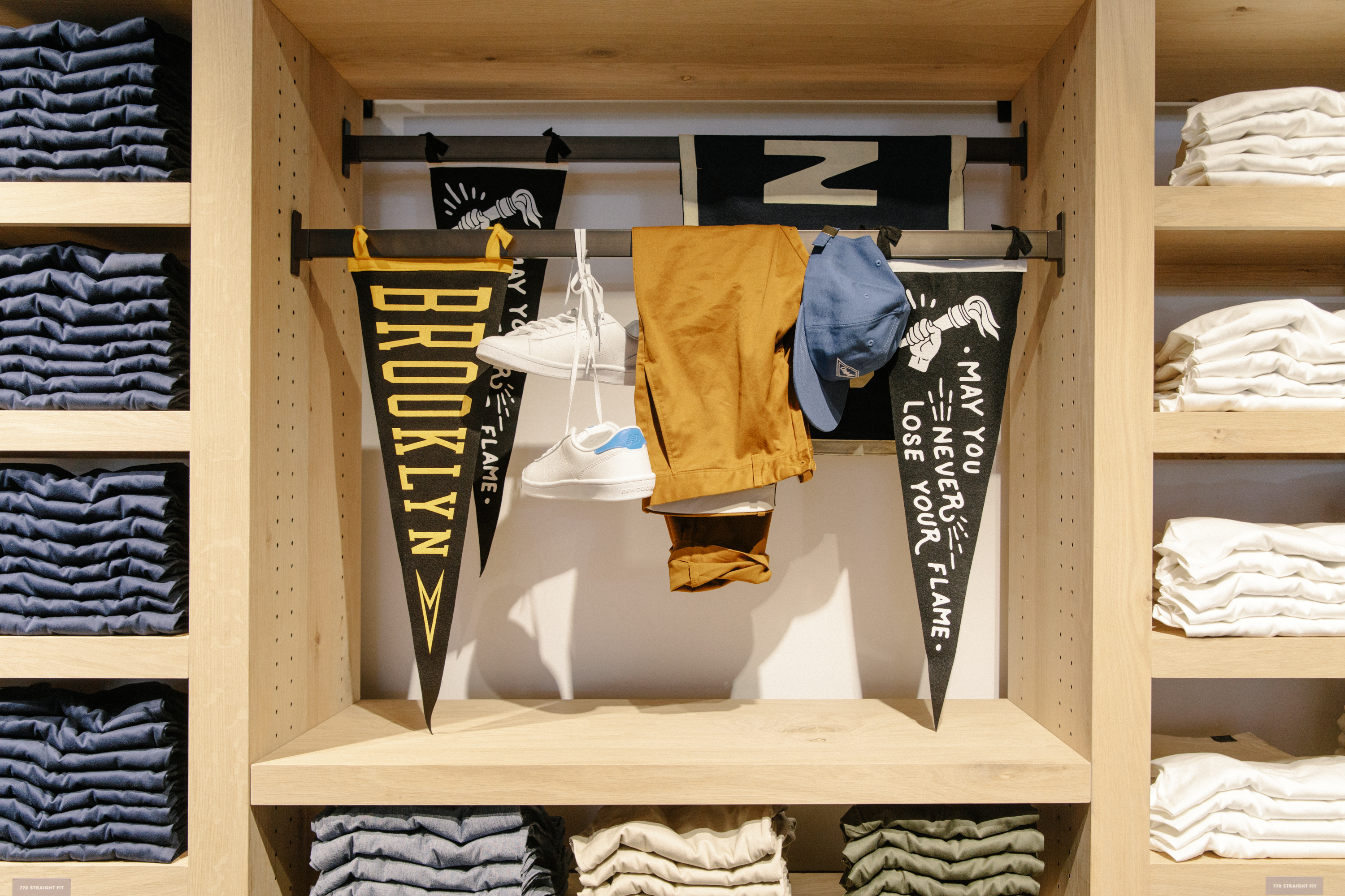 j crew opening hours