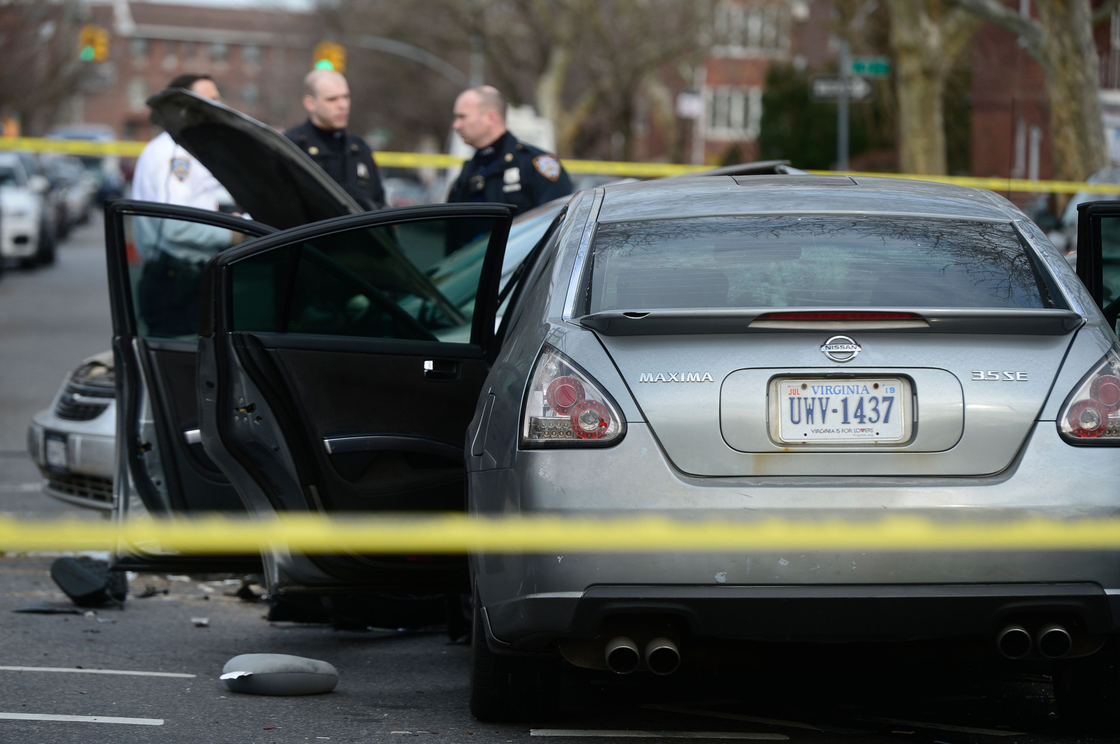 Passenger in the Maxima stayed and tried to help witnesses said.